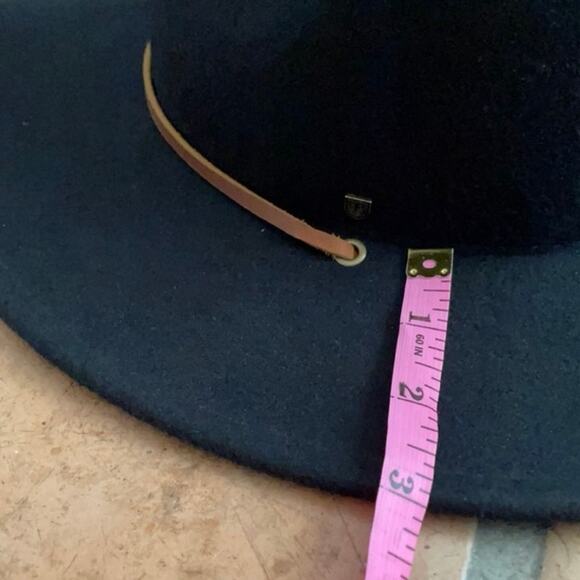 BRIXTON Black Wool Tiller Fedora modern round top, bendable for a classic look - Picture 7 of 9